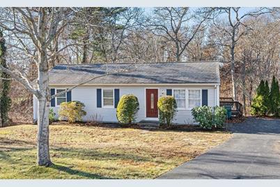 28 Burnside St, Plymouth, MA 02360 - Photo 1