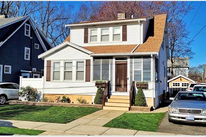 224 Ashcroft Rd., Medford, MA 02155 - Photo 1