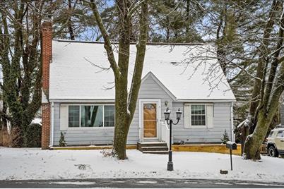 2 Fairlawn St, Grafton, MA 01536 - Photo 1