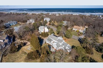 29 Castle View Dr, Gloucester, MA 01930 - Photo 1