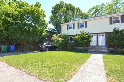 118 Edinboto #118, Newton, MA 02460 - Photo 1