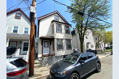 7 Dickinson St, Somerville, MA 02143 - Photo 1