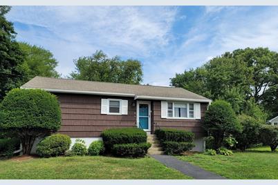 11 Oakwood Dr, Randolph, MA 02368 - Photo 1