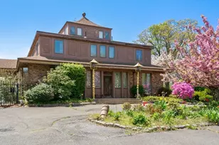 302 Maple St, Springfield, MA 01105 - Photo 1