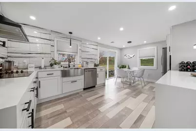 25 Holly St, Burlington, MA 01803 - Photo 1