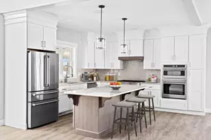 8 Beacon St, Wareham, MA 02558 - Photo 1