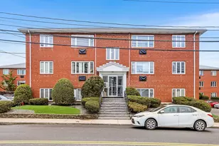 133 Warren St, Watertown, MA 02472 - Photo 1