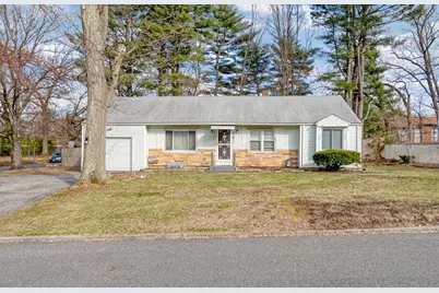 5 Kerry Dr, Springfield, MA 01118 - Photo 1