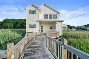 18 Bay View St, Hull, MA 02045 - Photo 1