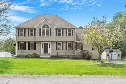 33 Oak St, Grafton, MA 01519 - Photo 1