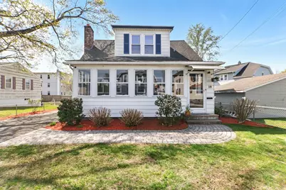 19 Hawthorn St, Chicopee, MA 01020 - Photo 1