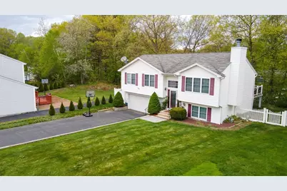 13 Oak Leaf Cir, Worcester, MA 01603 - Photo 1