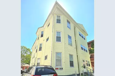 9 Pelham St, Worcester, MA 01609 - Photo 1