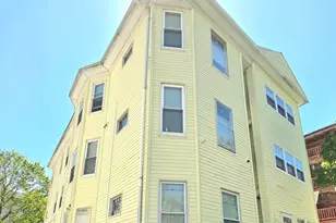 9 Pelham St, Worcester, MA 01609 - Photo 1