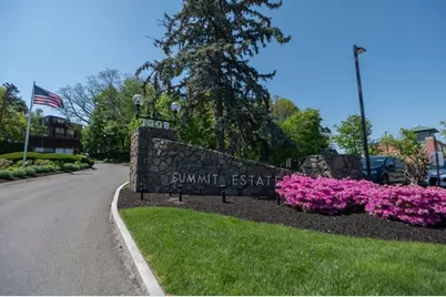 1002 Paradise Rd #PHH, Swampscott, MA 01907 - Photo 1