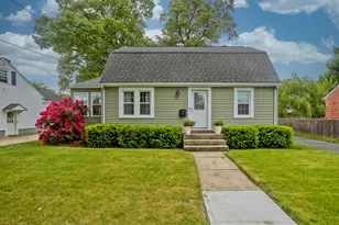 52 Gillette Cir, Springfield, MA 01118 - Photo 1