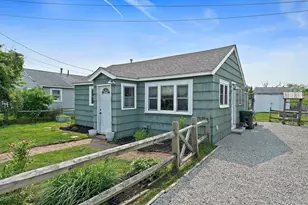 22 McArthur Ln, Marshfield, MA 02050 - Photo 1