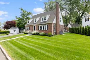 71 Sheffield Rd, Melrose, MA 02176 - Photo 1