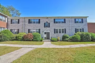 35 Lake Shore Ct, Boston, MA 02135 - Photo 1