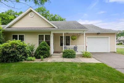 22 Pomeroy Meadow Rd #4, Southampton, MA 01073 - Photo 1