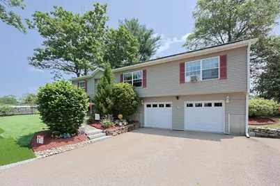 4 Colonial Rd, Webster, MA 01570 - Photo 1