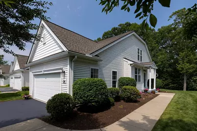 124 Clubhouse Ln #124, Northbridge, MA 01534 - Photo 1