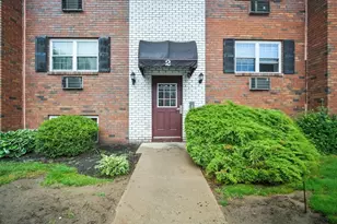 2 Maple Crest Cir, Holyoke, MA 01040 - Photo 1