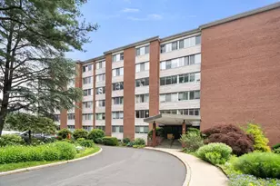 22 Chestnut Pl, Brookline, MA 02445 - Photo 1