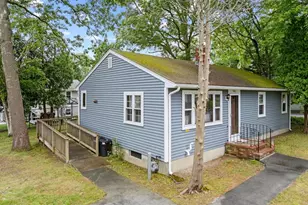 946 Thorndike St, New Bedford, MA 02745 - Photo 1