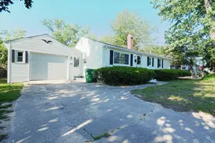 102 McCarthy Ave, Chicopee, MA 01020 - Photo 1