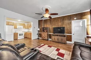 140 Chestnut St, Springfield, MA 01103 - Photo 1