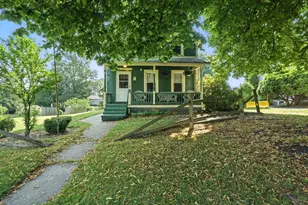 163 Saratoga Ave, Chicopee, MA 01013 - Photo 1