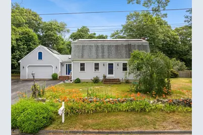 10 Gosnold St, Mattapoisett, MA 02739 - Photo 1