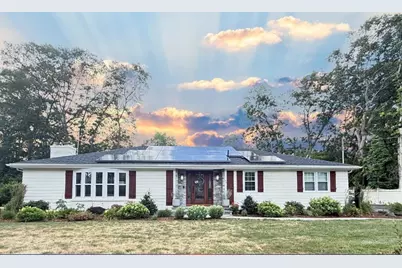 39 Sunset Dr, Seekonk, MA 02771 - Photo 1