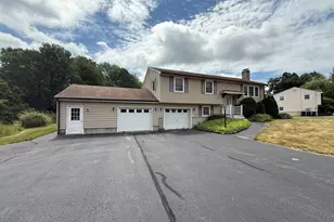 29 Cricket Ln, Dracut, MA 01826 - Photo 1