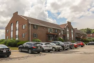 10 Williamsburg Ct, Shrewsbury, MA 01545 - Photo 1