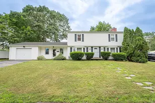 727 Highview Ave, Somerset, MA 02726 - Photo 1