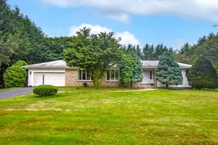 54 Pequot, Southampton, MA 01073 - Photo 1