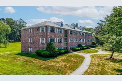 25 Edgelawn Ave #10, North Andover, MA 01845 - Photo 1