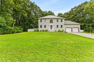 4 Crestwood Dr, Blackstone, MA 01504 - Photo 1