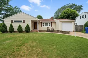 28 Holy Cross St, Springfield, MA 01104 - Photo 1