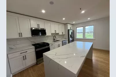 94 Tennis Plaza Rd #17, Dracut, MA 01826 - Photo 1