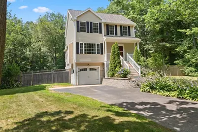 9 Bartlett St, Salisbury, MA 01952 - Photo 1