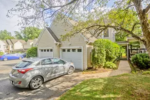 15 Castlegate Dr, Springfield, MA 01129 - Photo 1