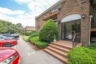 10 Williamsburg Ct, Shrewsbury, MA 01545 - Photo 1