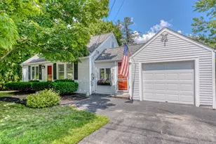 7 Manor Rd, Auburn, MA 01501 - Photo 1