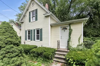 39 Kings Ln, Springfield, MA 01109 - Photo 1