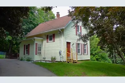 4 Walnut St, Brookfield, MA 01506 - Photo 1