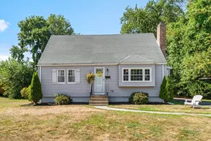 8 Fielding St, Wakefield, MA 01880 - Photo 1