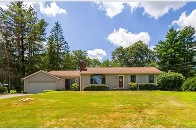 6 Hillside Dr, Sturbridge, MA 01566 - Photo 1